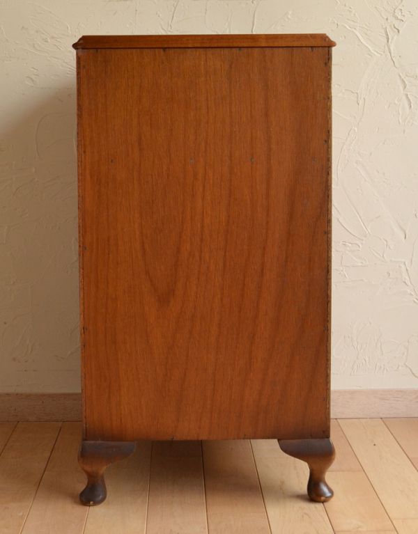 アンティーク家具 上品なアンティークの英国家具、ウォルナット材のナイトテーブル。しっかりメンテナンスしてあるので、裏側もキレイな状態です。(j-1341-f)