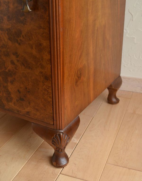 アンティーク家具 上品なアンティークの英国家具、ウォルナット材のナイトテーブル。きちんと支えます。(j-1341-f)