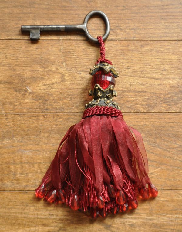 アンティーク家具 フランス輸入のアンティーク家具、おしゃれなブランケットボックス(ベンチ)。アンティークの鍵です。(j-1345-f)