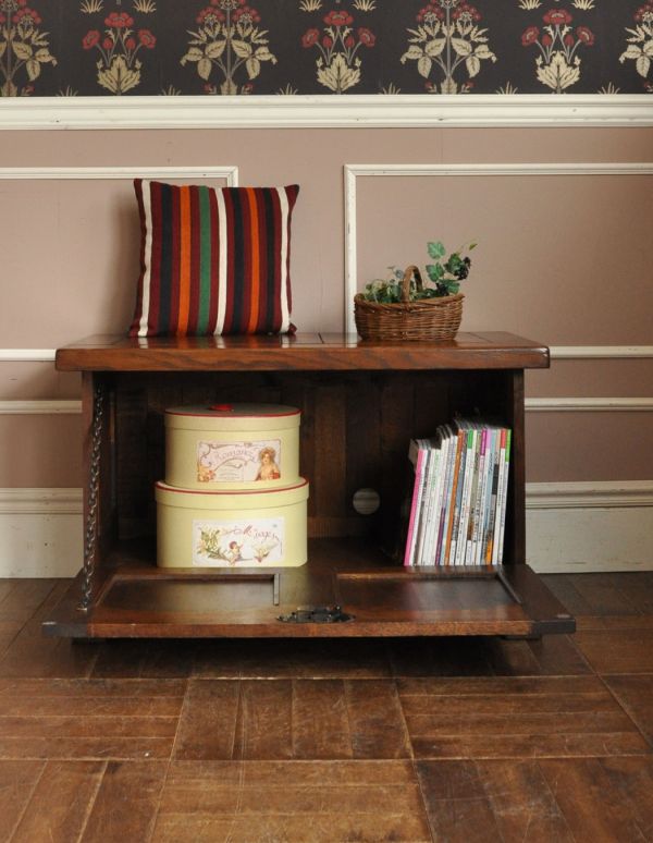 アンティーク家具 フランス輸入のアンティーク家具、おしゃれなブランケットボックス(ベンチ)。前開きの扉収納になっています。(j-1345-f)