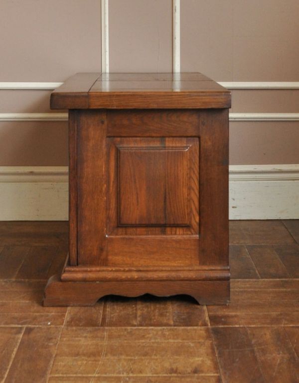 アンティーク家具 フランス輸入のアンティーク家具、おしゃれなブランケットボックス(ベンチ)。サイドから見てもキレイです!どこから見てもかっこいいのでご安心くださいね。(j-1345-f)