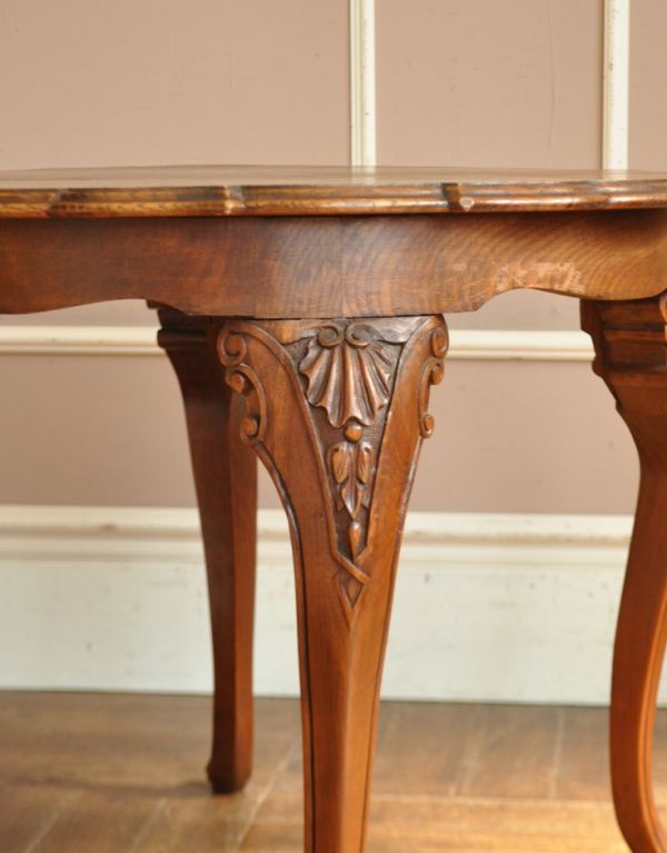 アンティーク家具 フランスのアンティーク家具、猫脚のオケージョナルテーブル(簡易テーブル)。とても可愛いリボンの彫です。(j-1347-f)