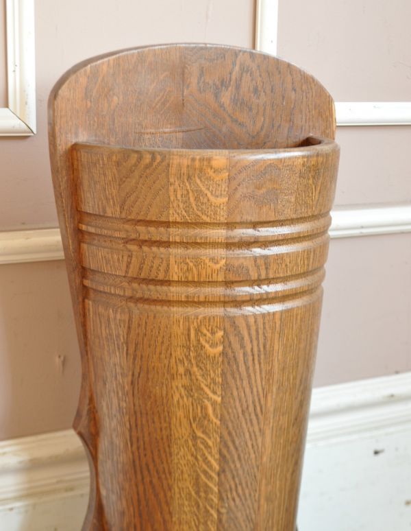 ロイドルームボックス アンティーク家具 英国らしいデザインのアンティーク家具、木製のステッキスタンド(傘立て)。お家に来たお客様が必ず初めて訪れる場所が玄関。(j-1348-f)