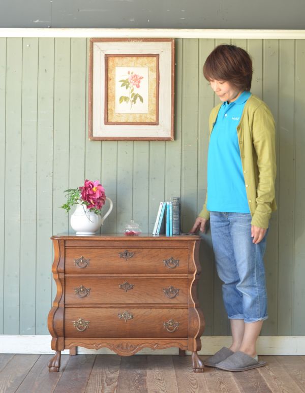 アンティークのチェスト　アンティーク家具　南フランスのアンティーク家具、鍵付きの３段チェスト（コモード）。高級感があって女性らしい優しい曲線。(j-1351-f)