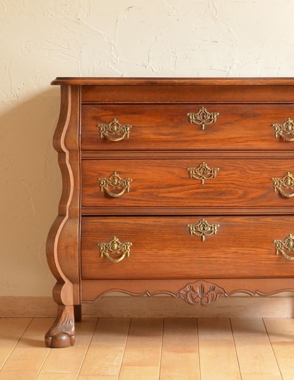 アンティーク家具 アンティークの素敵なフレンチ家具、小物が収まる3段チェスト。リビングではメモ、リモコン、筆記用具など近くに置いておきたいものを収納しておけばとっても便利ですよ。(j-1353-f)