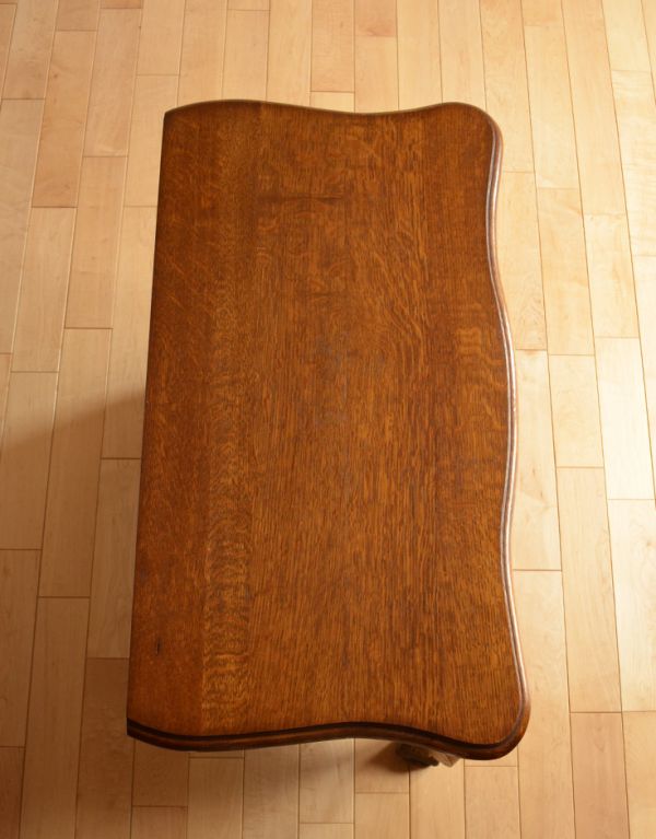 アンティーク家具 アンティークの素敵なフレンチ家具、小物が収まる3段チェスト。天板も木目がとってもキレイです。(j-1353-f)