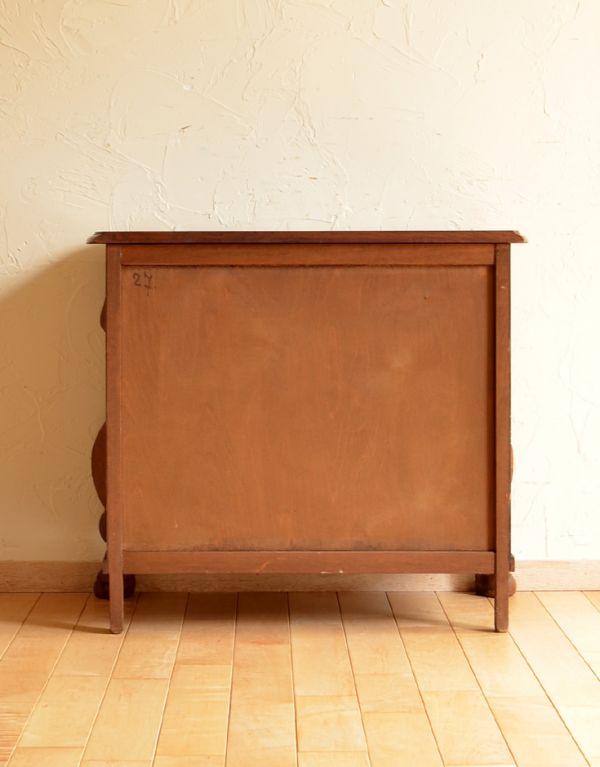 アンティーク家具 アンティークの素敵なフレンチ家具、小物が収まる3段チェスト。裏側もキチンと仕上げているので、キレイな状態です。(j-1353-f)