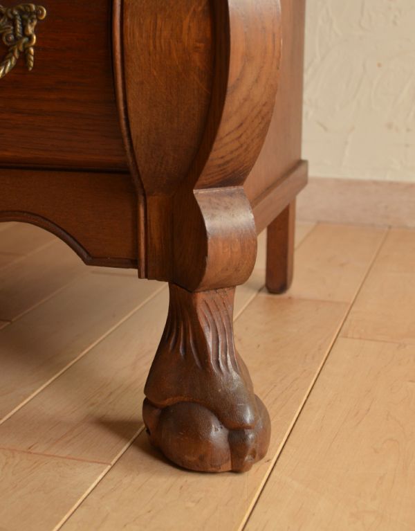 アンティーク家具 アンティークの素敵なフレンチ家具、小物が収まる3段チェスト。どっしり貫禄のある脚先。(j-1353-f)