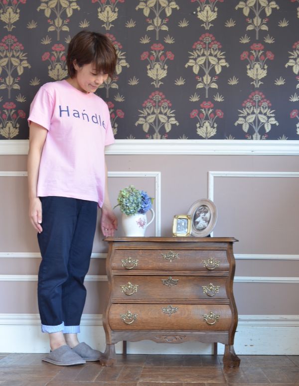 アンティークのチェスト　アンティーク家具　フランスから届いた小ぶりなチェスト（コモード）、美しいアンティーク南仏家具。高級感があって女性らしい優しい曲線。(j-1355-f)