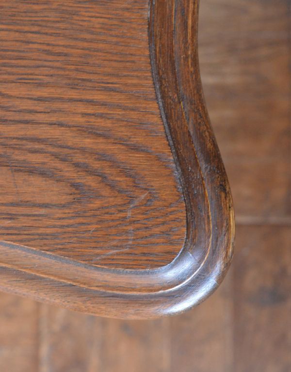 アンティークのチェスト　アンティーク家具　フランスから届いた小ぶりなチェスト（コモード）、美しいアンティーク南仏家具。角が丸く仕上がっているので、お子さまのいるご家庭にも使いやすいのではないでしょうか。(j-1355-f)