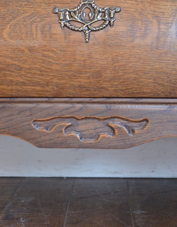 アンティークのチェスト　アンティーク家具　フランスから届いた小ぶりなチェスト（コモード）、美しいアンティーク南仏家具。隅々まで繊細な彫があります。(j-1355-f)
