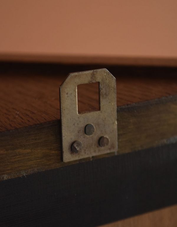 ウォールシェルフ・ウォールハンガー　アンティーク家具　フランスの壁付けアンティーク家具、ガラス扉のウォールキャビネット 。壁に付ける際は、しっかりとネジで固定してください。(j-1359-f)