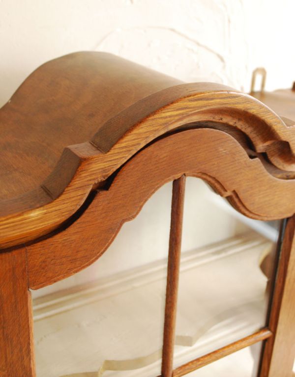 アンティーク家具　フランスのアンティーク家具、素敵なウォールキャビネット。落ち着いた色合いなので、和室や寝室にもオススメです。(j-1363-f)