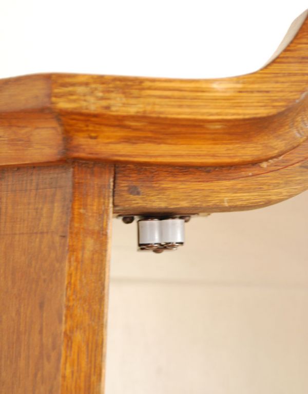 アンティーク家具　フランスのアンティーク家具、素敵なウォールキャビネット。扉にはローラーキャッチャーがついているので、開け閉めもスムーズです。(j-1363-f)