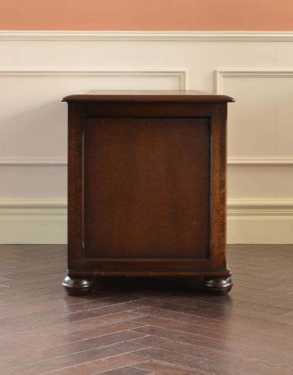 アンティーク家具　アンティークの英国家具、オーク材のコファー（ベンチ）。サイドから見てもキレイです！どこから見てもかっこいいのでご安心くださいね。(j-1367-f)