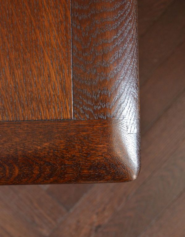 アンティーク家具　アンティークの英国家具、オーク材のコファー（ベンチ）。角が丸いので小さなお子様にも安心です。(j-1367-f)