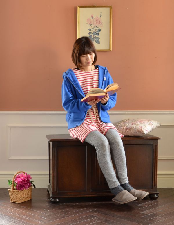 アンティーク家具　アンティークの英国家具、オーク材のコファー（ベンチ）。玄関やダイニングにちょっと置けば、腰掛けるベンチとしても使えます。(j-1367-f)