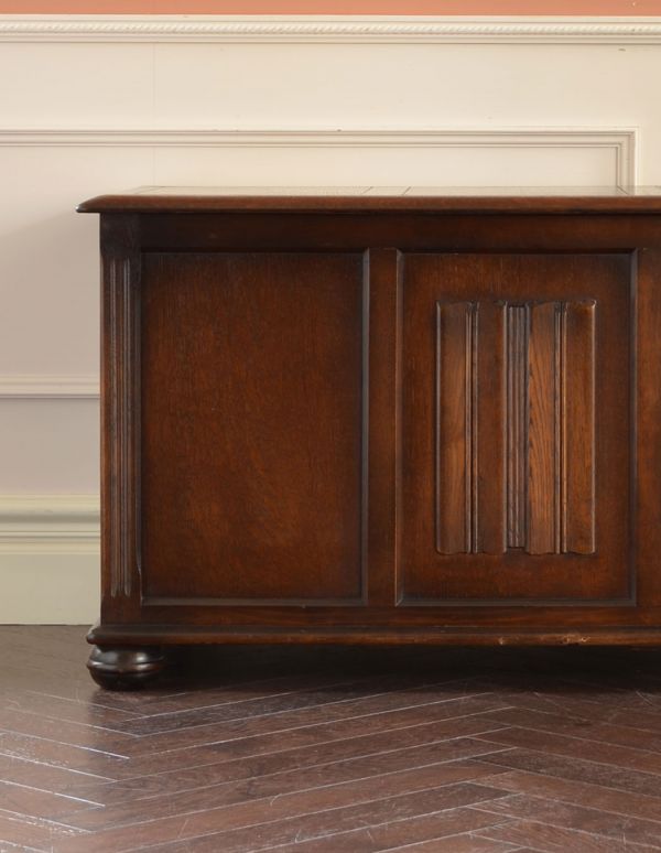 アンティーク家具　アンティークの英国家具、オーク材のコファー（ベンチ）。繊細で美しい彫刻です。(j-1367-f)