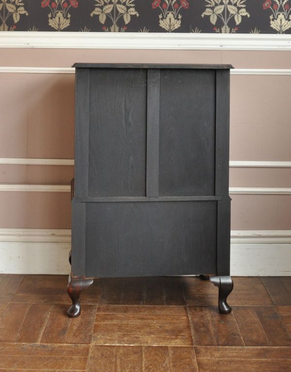 アンティーク家具 マホガニー材のアンティーク家具、英国のおしゃれなチェスト。しっかりメンテナンスしているので、裏側もキレイです。(j-1370-f)