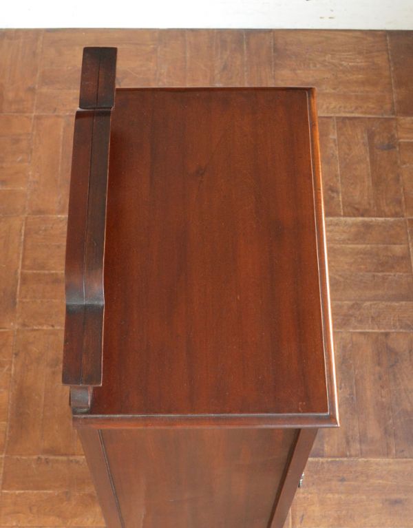 アンティークのキャビネット　アンティーク家具　マホガニー材で造られたアンティーク英国家具、ガラス扉のブックケース（本棚）。ピカピカにお直ししました。(j-1372-f)