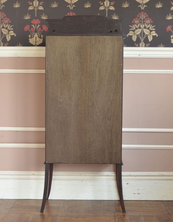 アンティークのキャビネット　アンティーク家具　マホガニー材で造られたアンティーク英国家具、ガラス扉のブックケース（本棚）。キチンとメンテナンスしてあるので、裏側もキレイです。(j-1372-f)