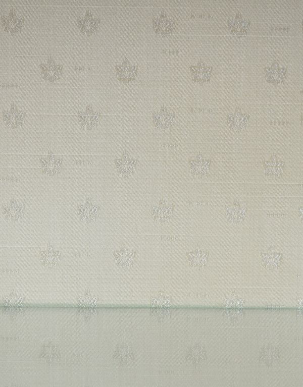 アンティークのキャビネット アンティーク家具 英国スタイルの上品なアンティークのガラスキャビネット。柄物の食器やお気に入りのアイテムが引き立つようなシンプルな生地に新しく張り替えました。(j-1374-f)