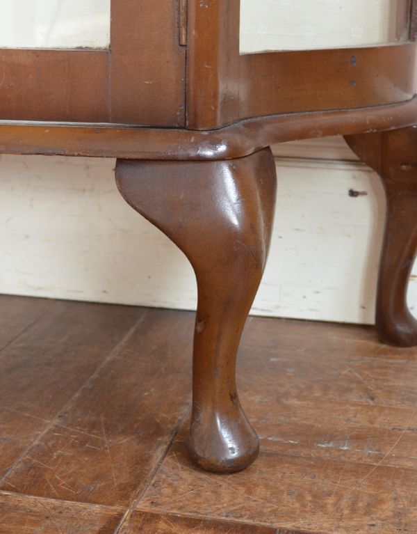 アンティークのキャビネット アンティーク家具 英国スタイルの上品なアンティークのガラスキャビネット。きちんと支えます。(j-1374-f)