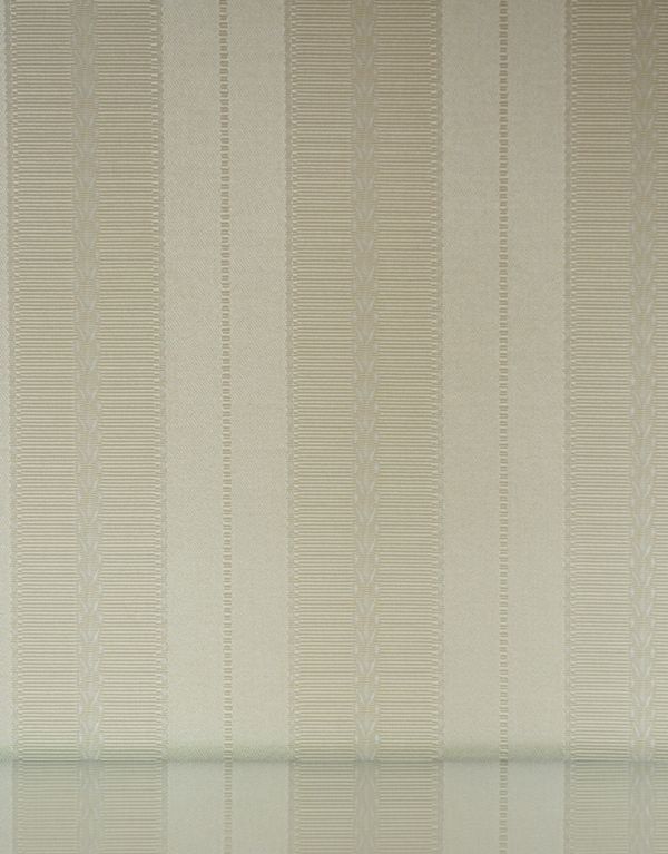 アンティークのキャビネット　アンティーク家具　リビングにおすすめのアンティーク家具、英国のガラスキャビネット。柄物の食器やお気に入りのアイテムが引き立つような華やかな生地に新しく張り替えています。(j-1378-f)