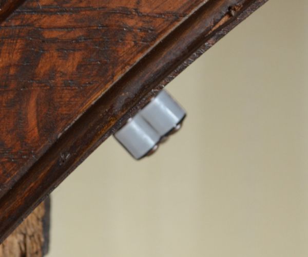 アンティークのキャビネット　アンティーク家具　リビングにおすすめのアンティーク家具、英国のガラスキャビネット。扉にはローラーキャッチャーが付いているので、開け閉めがスムーズです。(j-1378-f)