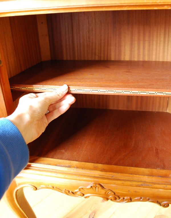 アンティーク家具　フランスのアンティーク家具、ガラス天板のナイトテーブル。棚板は取り外しできます。(j-1381-f)