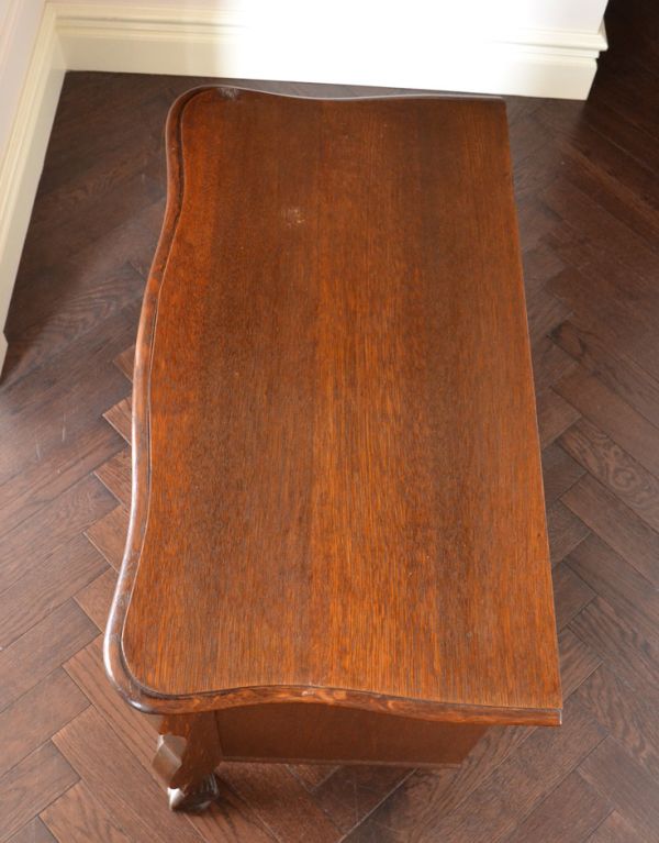 アンティーク家具　南フランスの優雅なアンティーク家具、小ぶりなチェスト（コモード）。天板も木目がとってもキレイです。(j-1382-f)