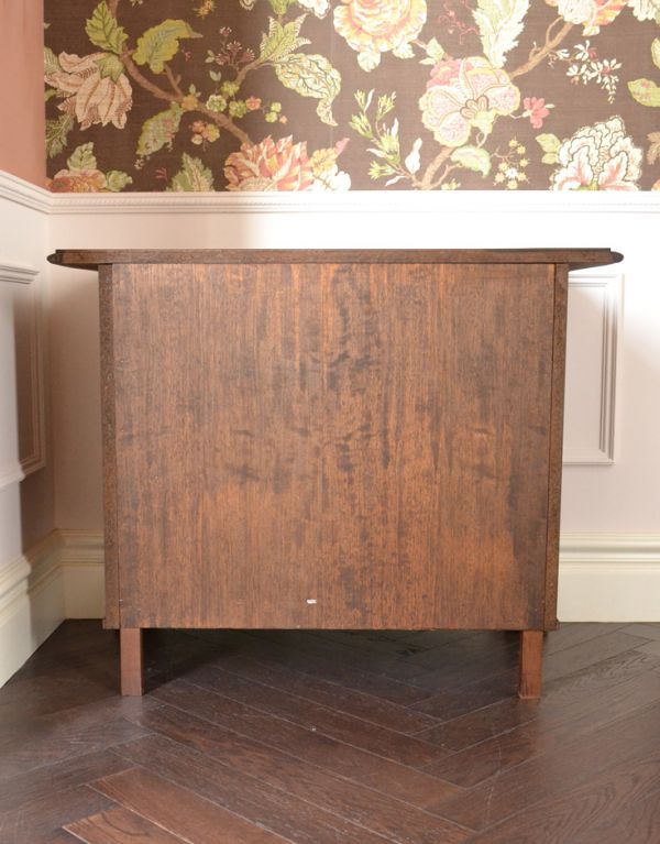 アンティーク家具　南フランスの優雅なアンティーク家具、小ぶりなチェスト（コモード）。裏側もキチンと仕上げているので、キレイな状態です。(j-1382-f)