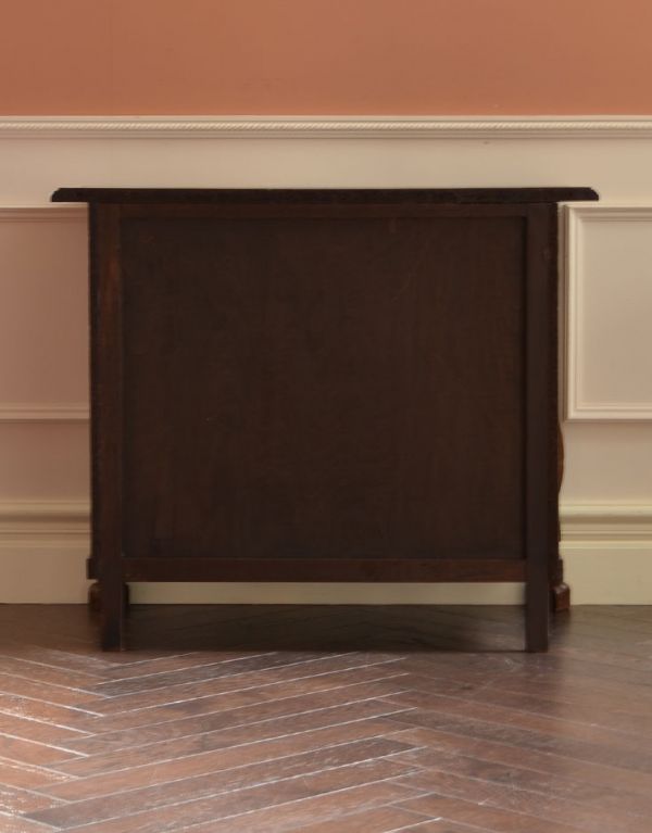 アンティーク家具 1940年代のアンティークフランス家具、小ぶりな3段チェスト。しっかりメンテナンスしているので、裏側もキレイです。(j-1384-f)