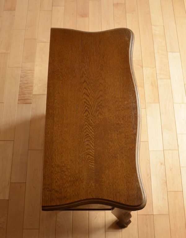 アンティーク家具　南フランスの優雅なアンティーク家具、小ぶりな３段チェスト（コモード）。天板も木目がとってもキレイです。(j-1386-f)