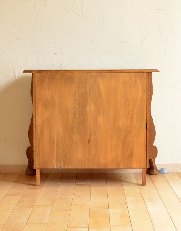 アンティーク家具　南フランスの優雅なアンティーク家具、小ぶりな３段チェスト（コモード）。裏側もキチンと仕上げているので、キレイな状態です。(j-1386-f)