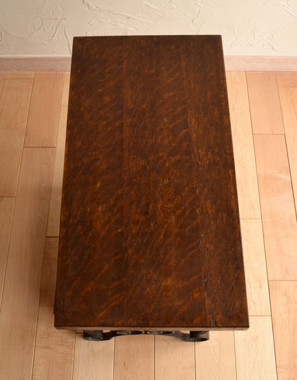 アンティーク家具　おしゃれなアンティークの小さな収納家具、アイアンのマガジンラック。天板があります。(j-1391-f)