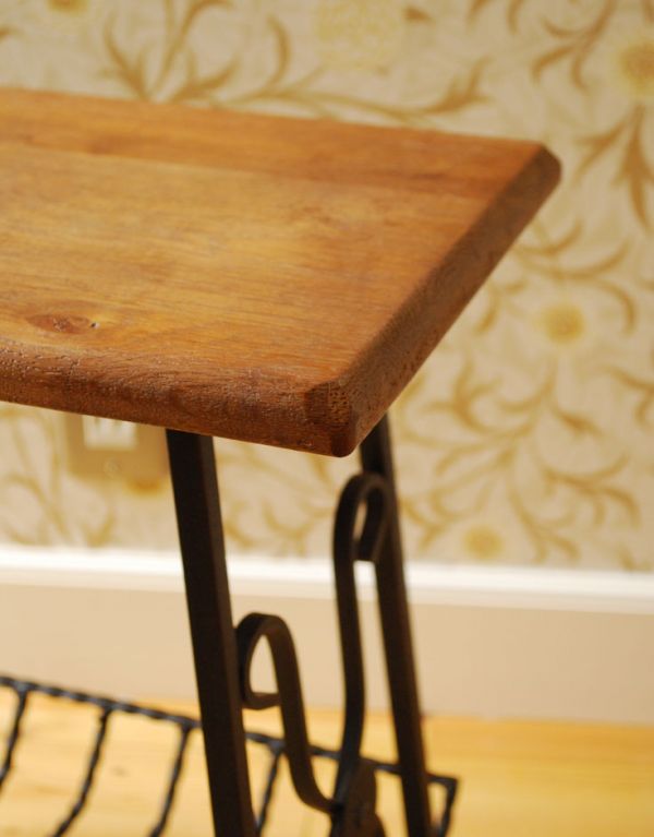 アンティーク家具　アンティークの北欧インテリア、アイアン×ウッドのマガジンラック。専門の職人によってお直ししていますが、アンティークは新品ではありません。(j-1392-f)