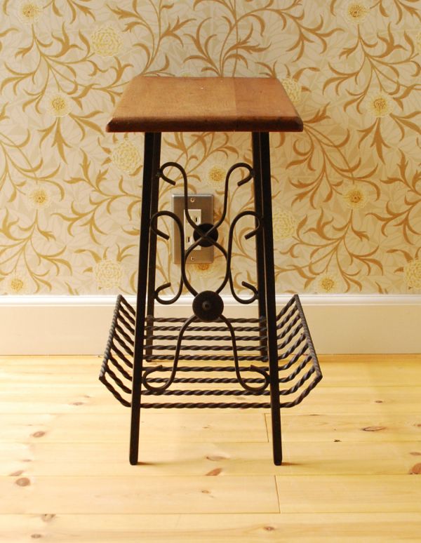 アンティーク家具　アンティークの北欧インテリア、アイアン×ウッドのマガジンラック。横から見たときが特にステキ！まるで蔓が絡んでいるかのようなセンス溢れるデザインです。(j-1392-f)