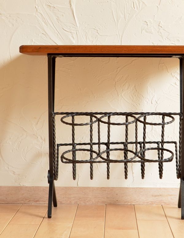 アンティーク家具　カッコいいヴィンテージ家具、イギリスの小さなマガジンラック。丸いリングにはワインを立てられます。(j-1393-f)