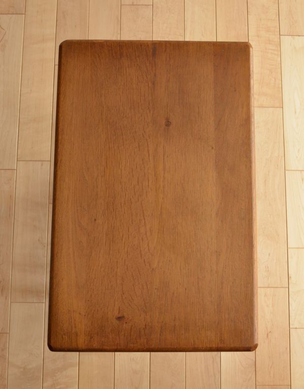 アンティーク家具　カッコいいヴィンテージ家具、イギリスの小さなマガジンラック。天板があります。(j-1393-f)