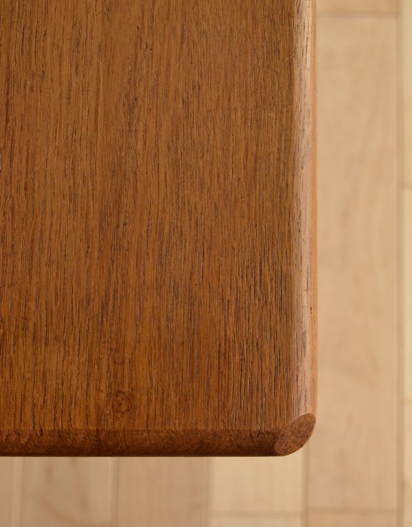 アンティーク家具　カッコいいヴィンテージ家具、イギリスの小さなマガジンラック。角が丸いので小さなお子様にも安心です。(j-1393-f)