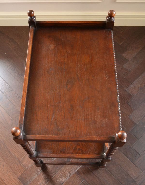 アンティークのワゴン・トローリー　アンティーク家具　イギリスの便利なアンティーク家具、２段タイプのワゴン（トロリー）。しっかりお直ししてあるので、天板もキレイです。(j-1396-f)