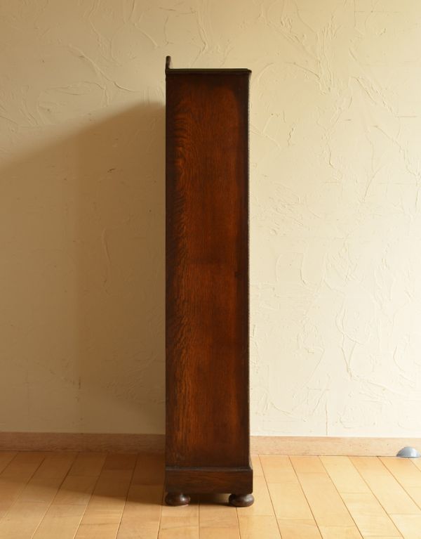 オープンシェルフ・オープンラック アンティーク家具 英国スタイルのアンティーク家具、オープン棚のブックシェルフ(本棚)。横から見てもピカピカです。(j-1399-f)