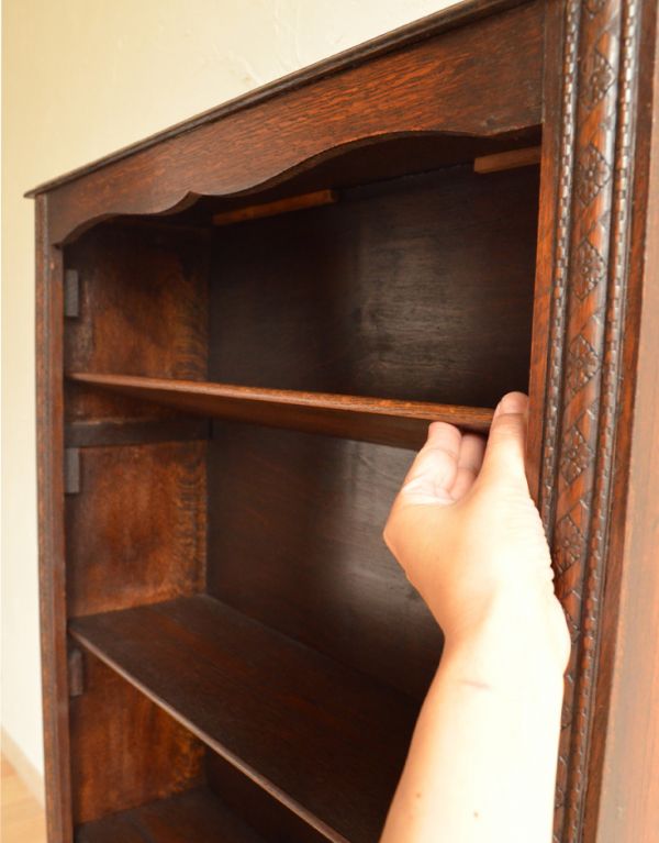 オープンシェルフ・オープンラック アンティーク家具 英国スタイルのアンティーク家具、オープン棚のブックシェルフ(本棚)。棚板は可動です。(j-1399-f)