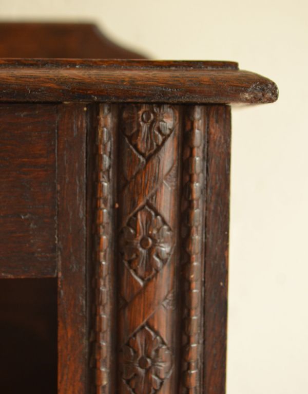 オープンシェルフ・オープンラック アンティーク家具 英国スタイルのアンティーク家具、オープン棚のブックシェルフ(本棚)。風格と品があるので、リビングはもちろん、和室や書斎、客間にも最適。(j-1399-f)