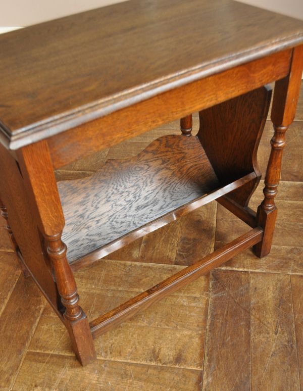 マガジンラック　アンティーク家具　イギリスの小さなアンティーク家具、新聞を入れる木製のマガジンラック。中までしっかりとお手入れしています。(j-1401-f)