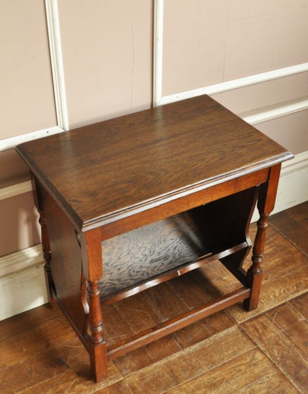 マガジンラック　アンティーク家具　イギリスの小さなアンティーク家具、新聞を入れる木製のマガジンラック。長方形の天板で、使い勝手がいいですよ。(j-1401-f)