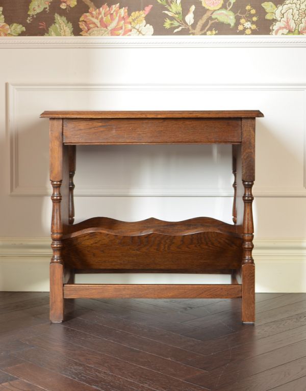 アンティーク家具 初めてのアンティーク家具に、雑誌や新聞を入れる木製のマガジンラック。専門の職人によってお直ししていますが、アンティークは新品ではありません。(j-1402-f)