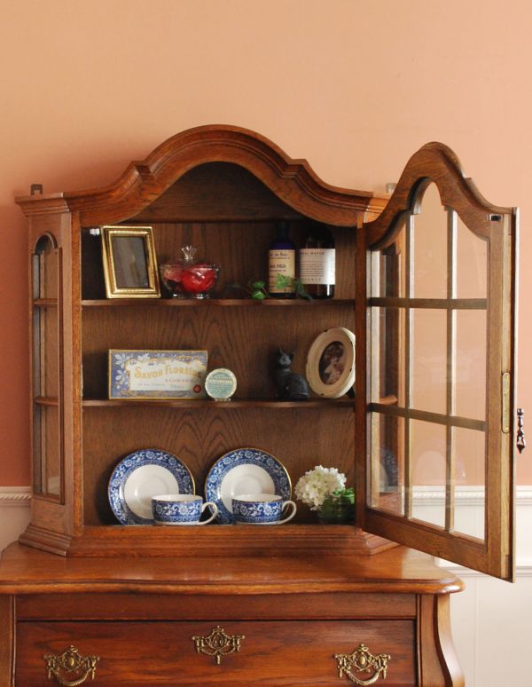 ウォールシェルフ・ウォールハンガー　アンティーク家具　壁付けのフランスアンティーク家具、ガラス扉のウォールキャビネット 。落ち着いた雰囲気が美しいウォールキャビネット。(j-1404-f)