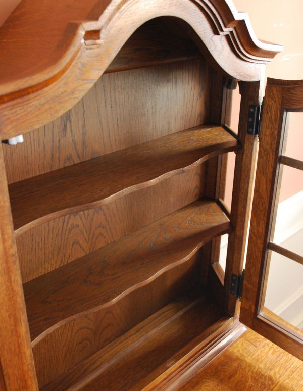 ウォールシェルフ・ウォールハンガー　アンティーク家具　壁付けのフランスアンティーク家具、ガラス扉のウォールキャビネット 。内側はボディと同じ色味の木肌になっています。(j-1404-f)